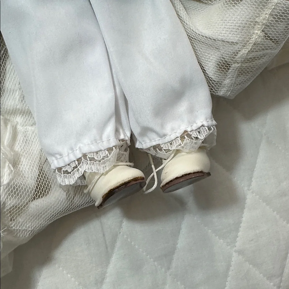 Elegant Victorian Vintage Doll With Hat Polkadot Ruffle Dress Under Garment Shoe - Picture 6 of 8